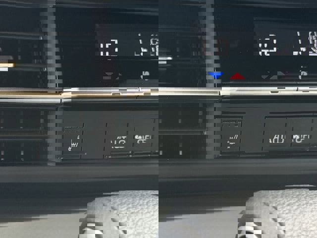 Used 2025 Toyota Sienna XSE image 23