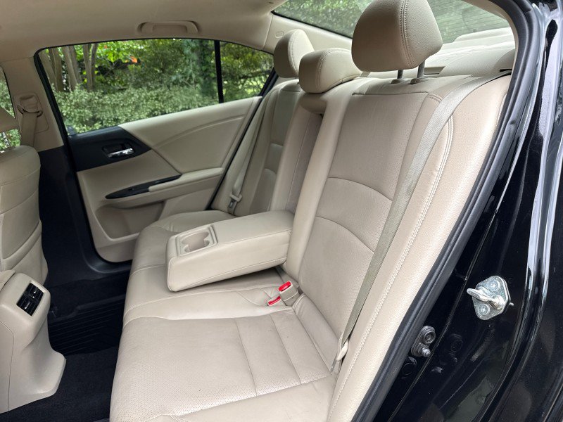Used 2017 Honda Accord EX-L image 32