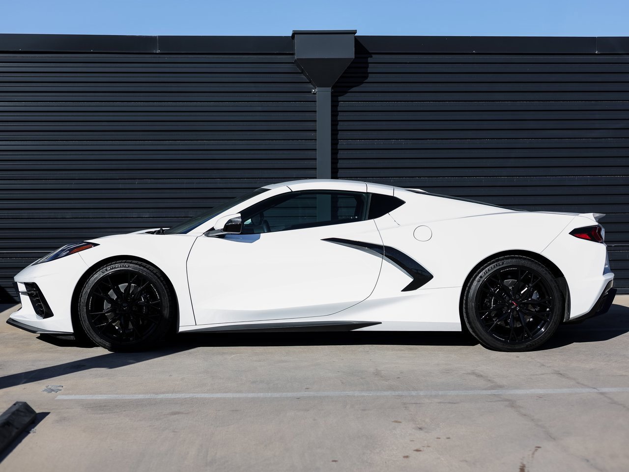 Used 2025 Chevrolet Corvette Stingray Preferred Cpe w/ Stealth Interior Trim Package image 2