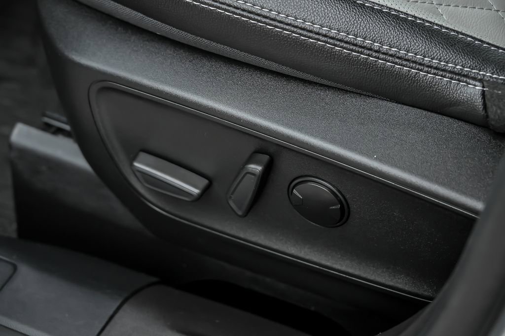 Used 2023 Ford Escape Platinum w/ Premium Technology Package image 17