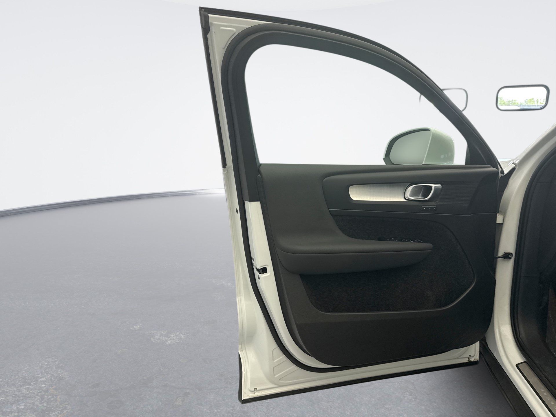 Used 2024 Volvo XC40 B5 Core AWD/4WD image 9