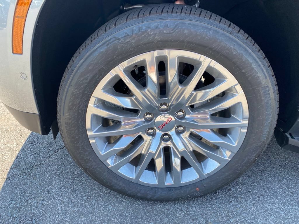 New 2026 GMC Yukon Denali w/ Advanced Technology Package AWD/4WD image 3