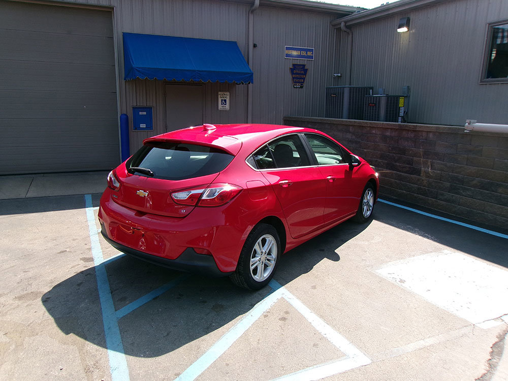 Used 2018 Chevrolet Cruze LT w/ Convenience Package image 4