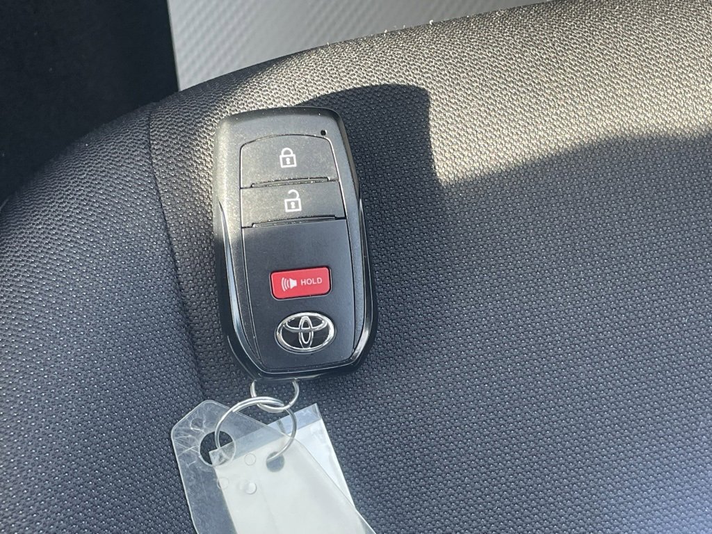 Used 2024 Toyota Corolla Cross LE image 28