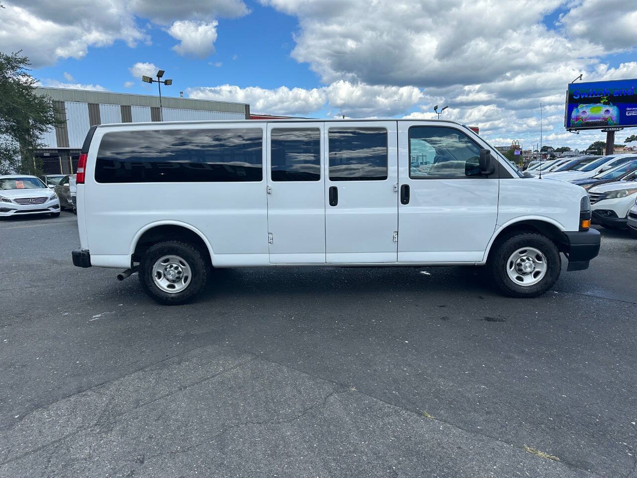 Used 2021 Chevrolet Express 3500 LS RWD image 8
