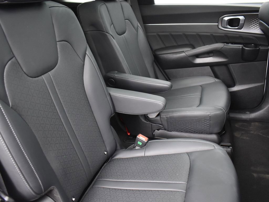 Used 2022 Kia Sorento SX w/ Panoramic Sunroof Package image 31