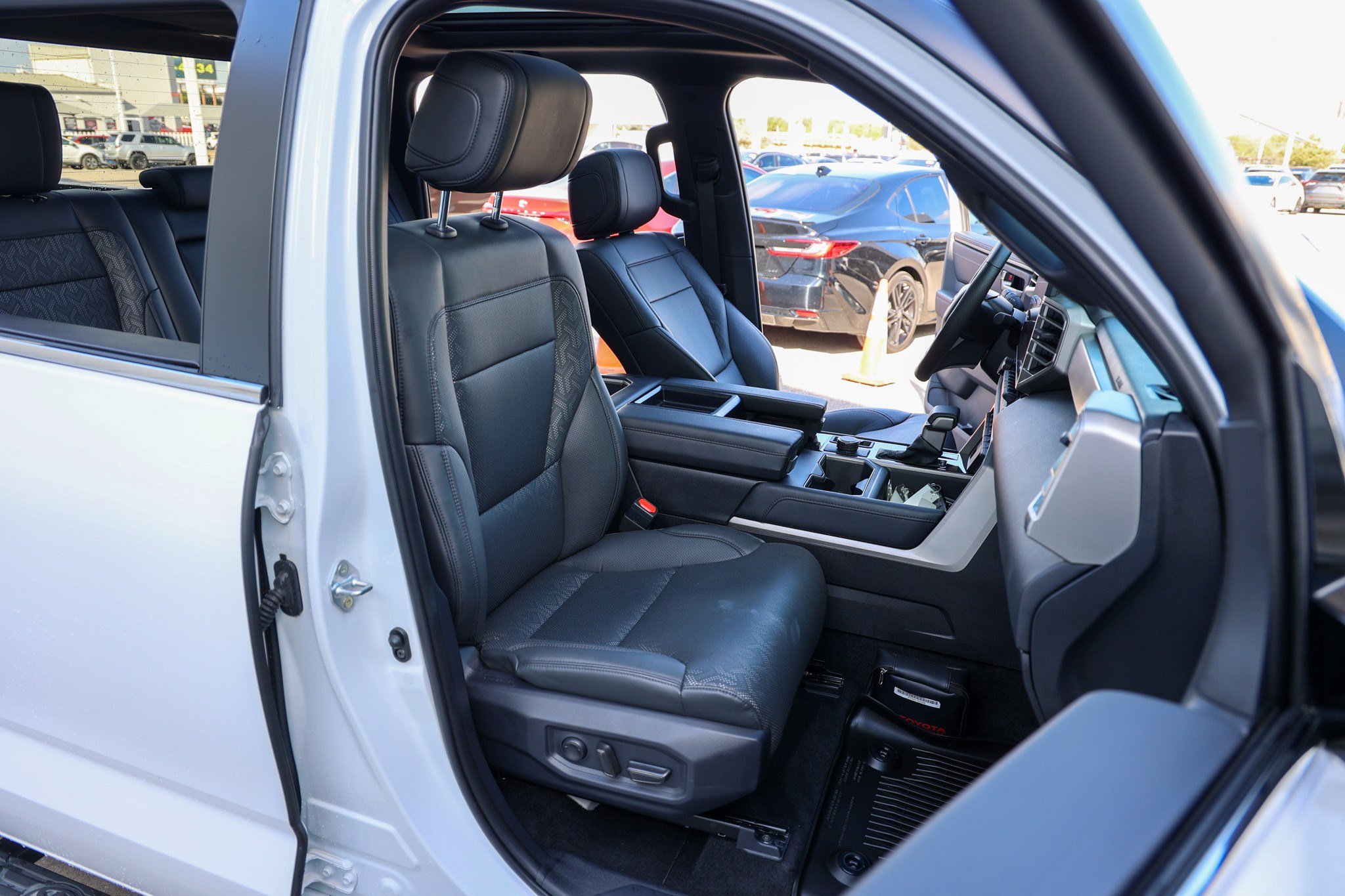 Used 2025 Toyota Tundra Limited image 54