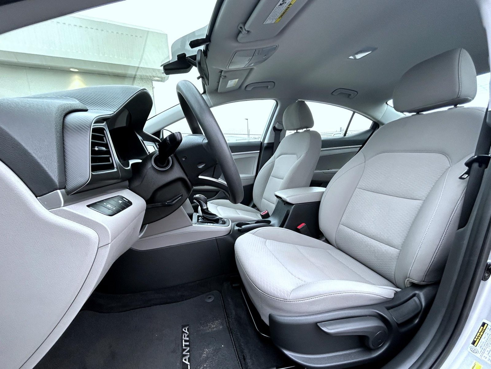 Used 2020 Hyundai Elantra SE FWD image 11
