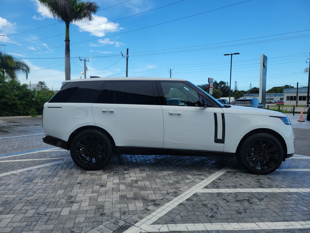 New 2026 Land Rover Range Rover Long Wheelbase SE AWD/4WD image 6