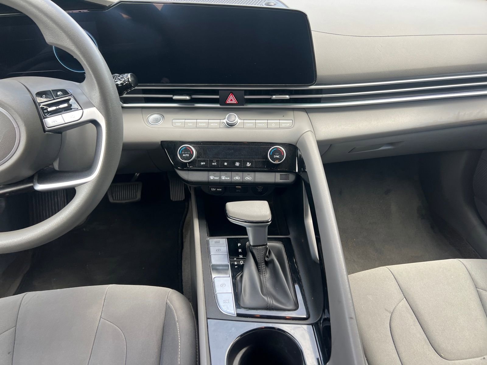 Used 2024 Hyundai Elantra Blue FWD image 11