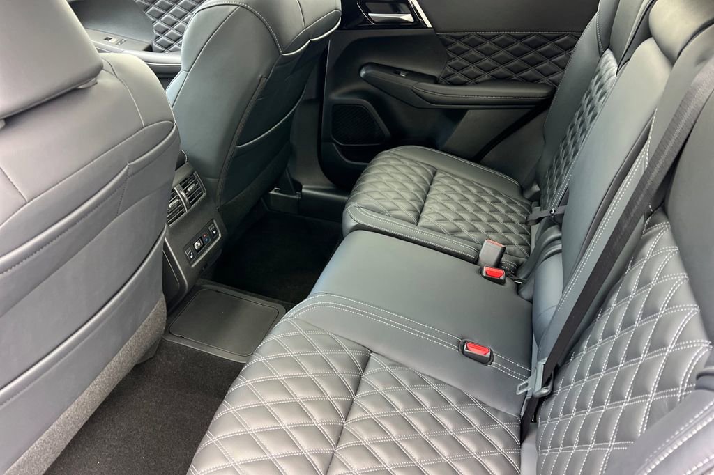 New 2025 Mitsubishi Outlander SEL image 13