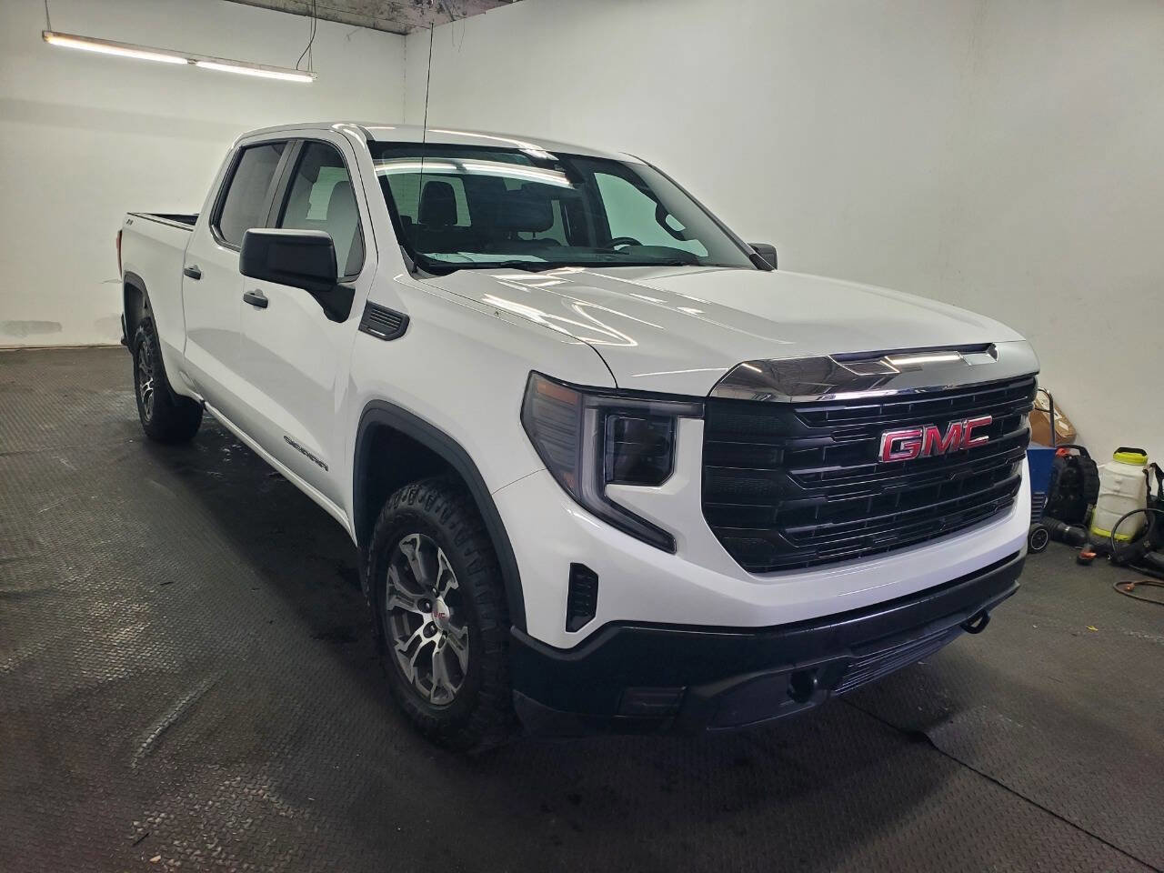 Used 2023 GMC Sierra 1500 Pro w/ Pro Value Package image 3