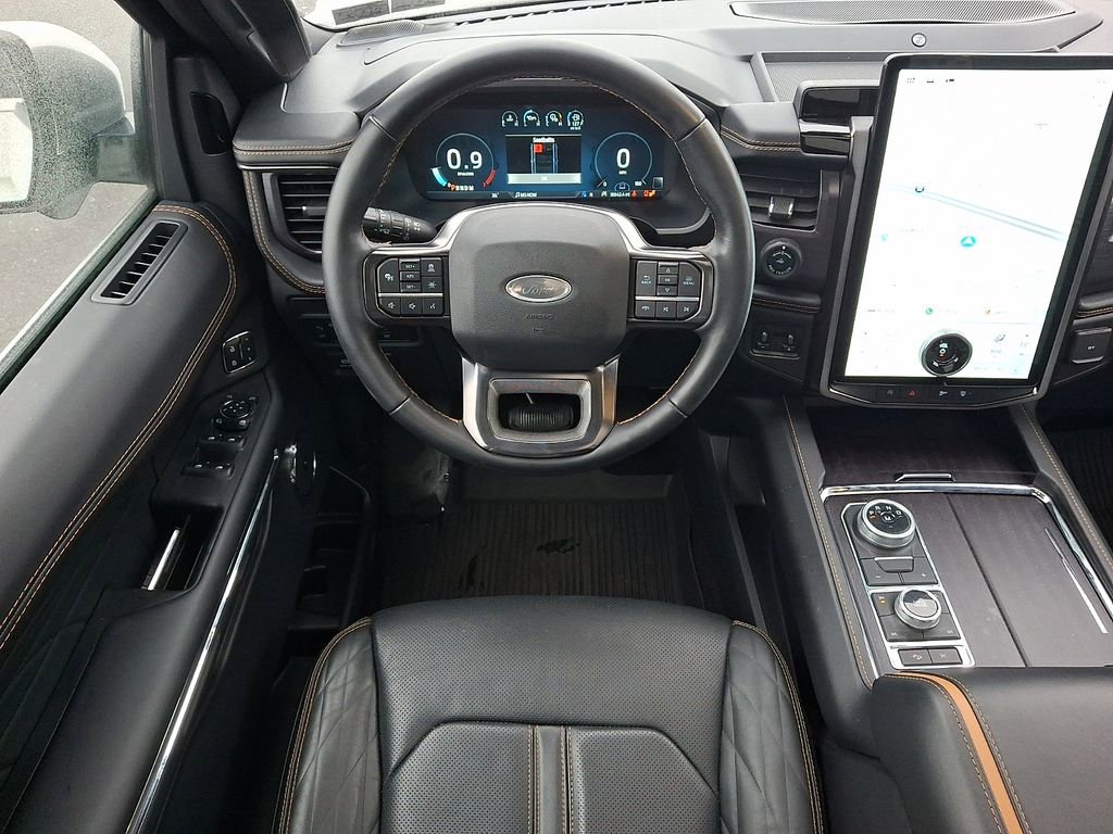 Used 2022 Ford Expedition Platinum image 2