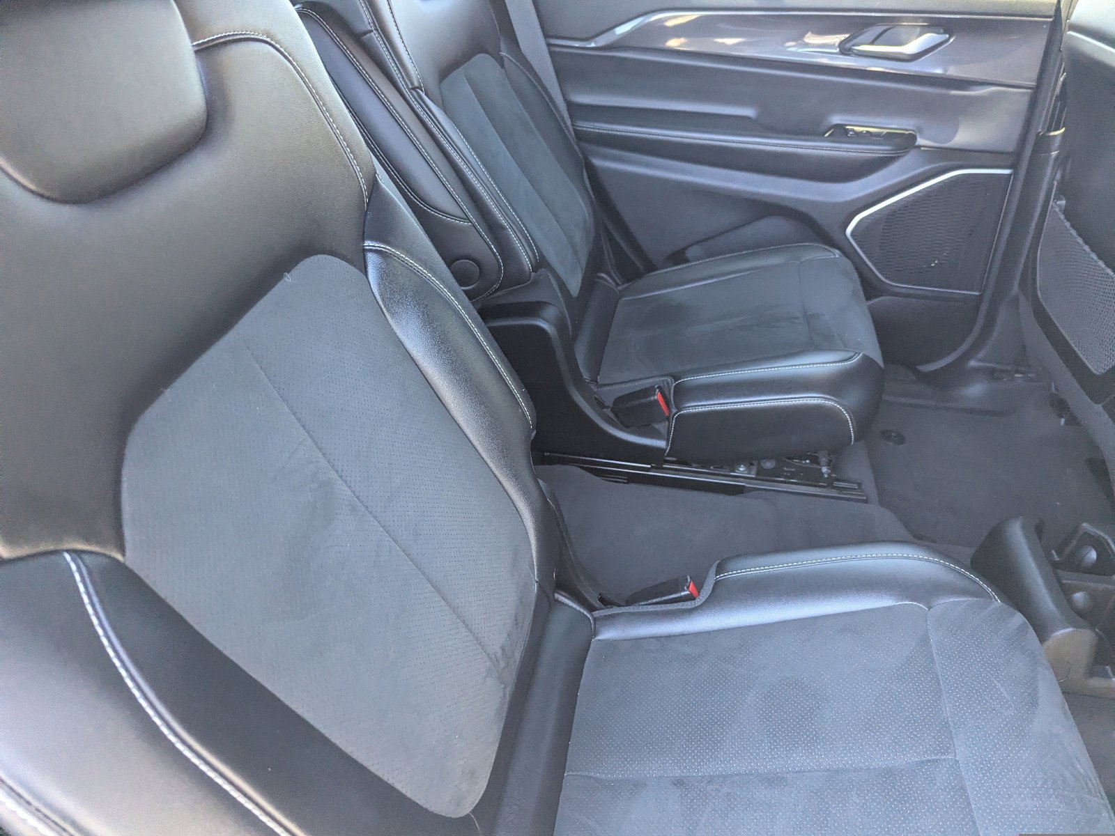 Used 2021 Jeep Grand Cherokee L Altitude image 13