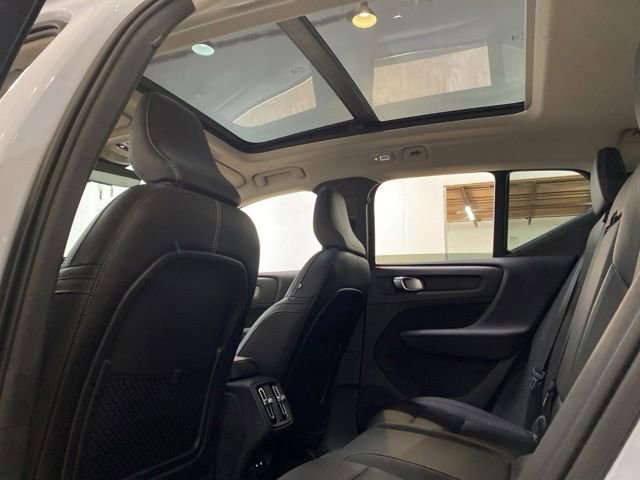 Used 2025 Volvo XC40 B5 Plus AWD/4WD image 30