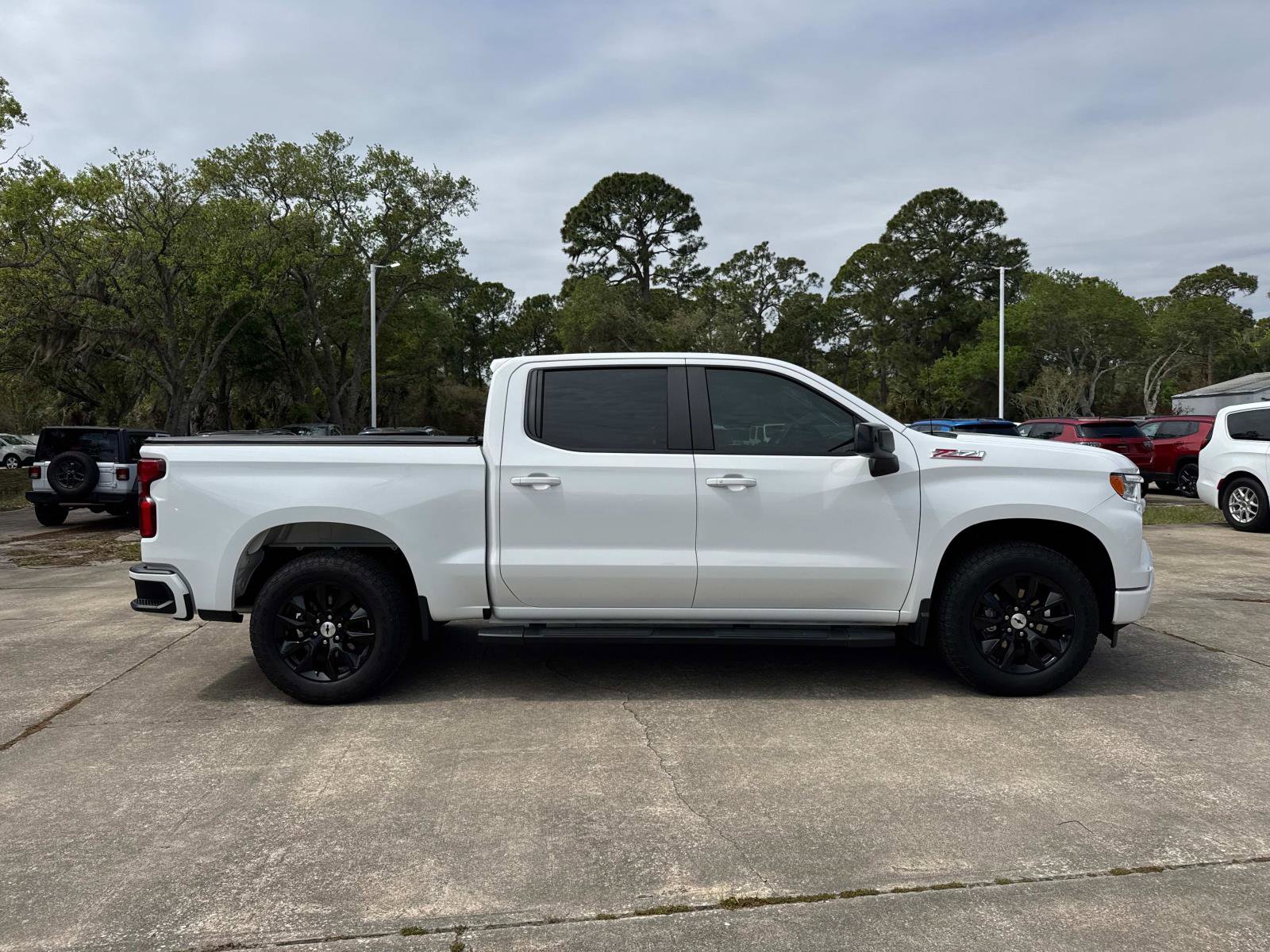 Used 2023 Chevrolet Silverado 1500 RST w/ Z71 Off-Road Package AWD/4WD image 2