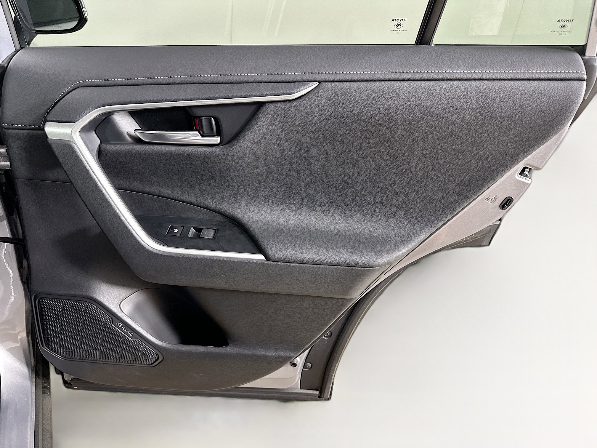 Used 2025 Toyota RAV4 Limited w/ Advanced Technology Package image 31