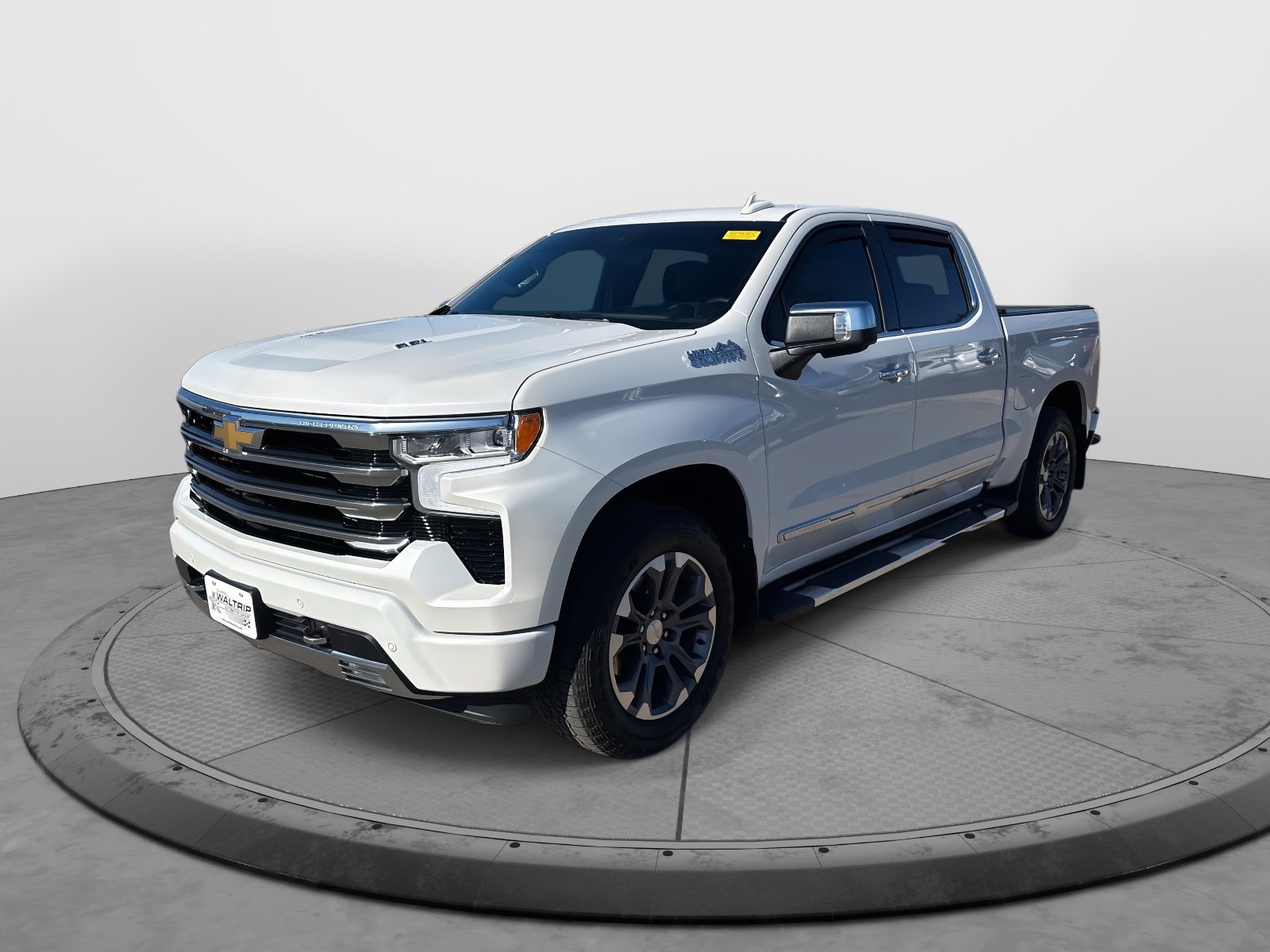 Used 2023 Chevrolet Silverado 1500 High Country w/ Technology Package image 3
