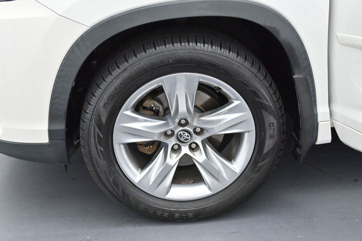 Used 2017 Toyota Highlander Limited w/ Protection Package #3 AWD/4WD image 43