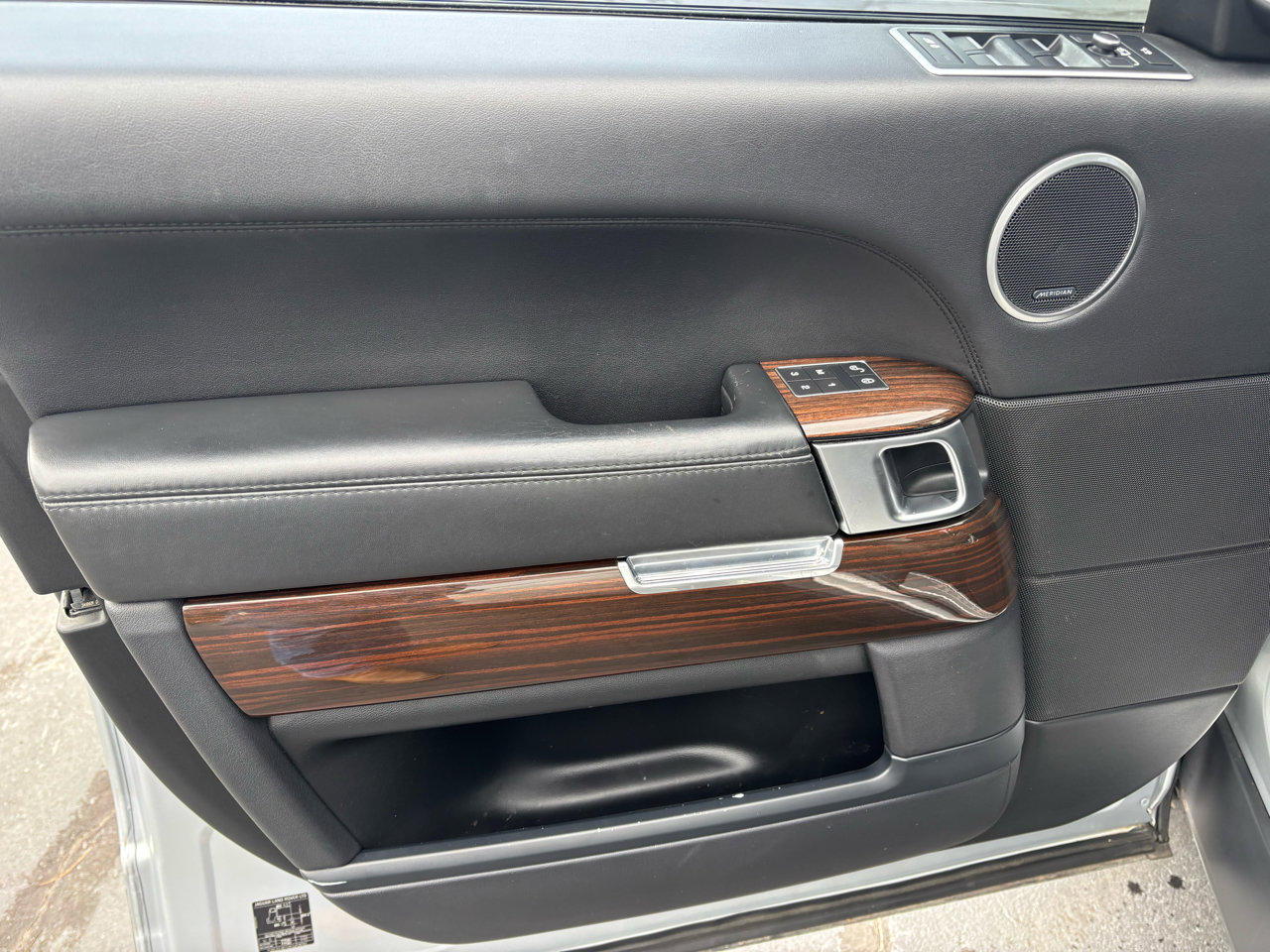 Used 2017 Land Rover Range Rover HSE image 15