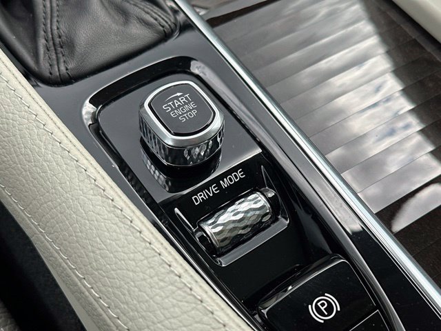 Used 2018 Volvo XC90 T6 Momentum w/ Convenience Package AWD/4WD image 28