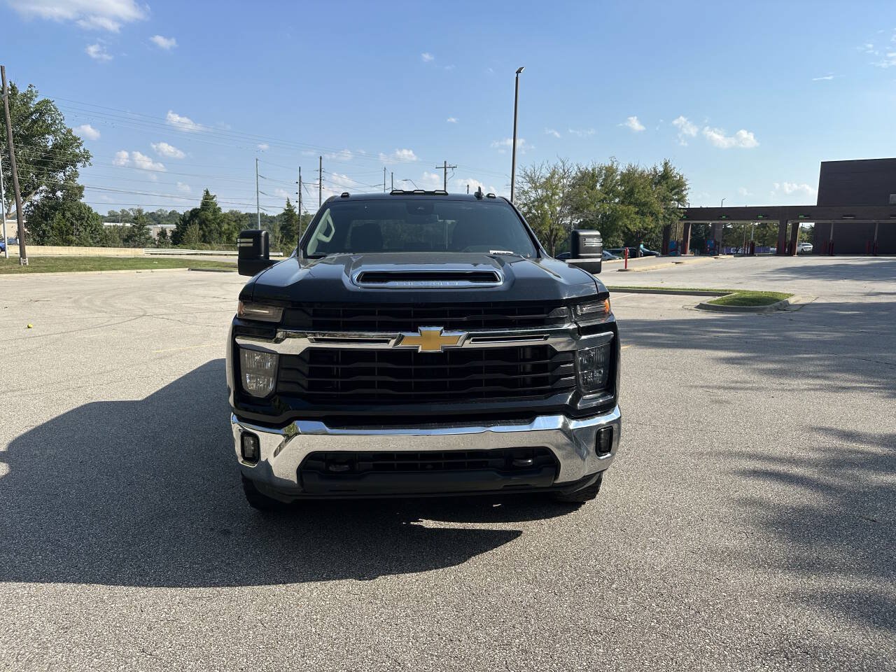 Used 2024 Chevrolet Silverado 2500 LT w/ Convenience Package AWD/4WD image 2