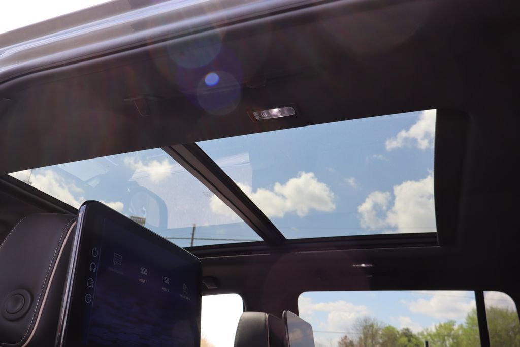 New 2026 Chevrolet Suburban Premier AWD/4WD image 21