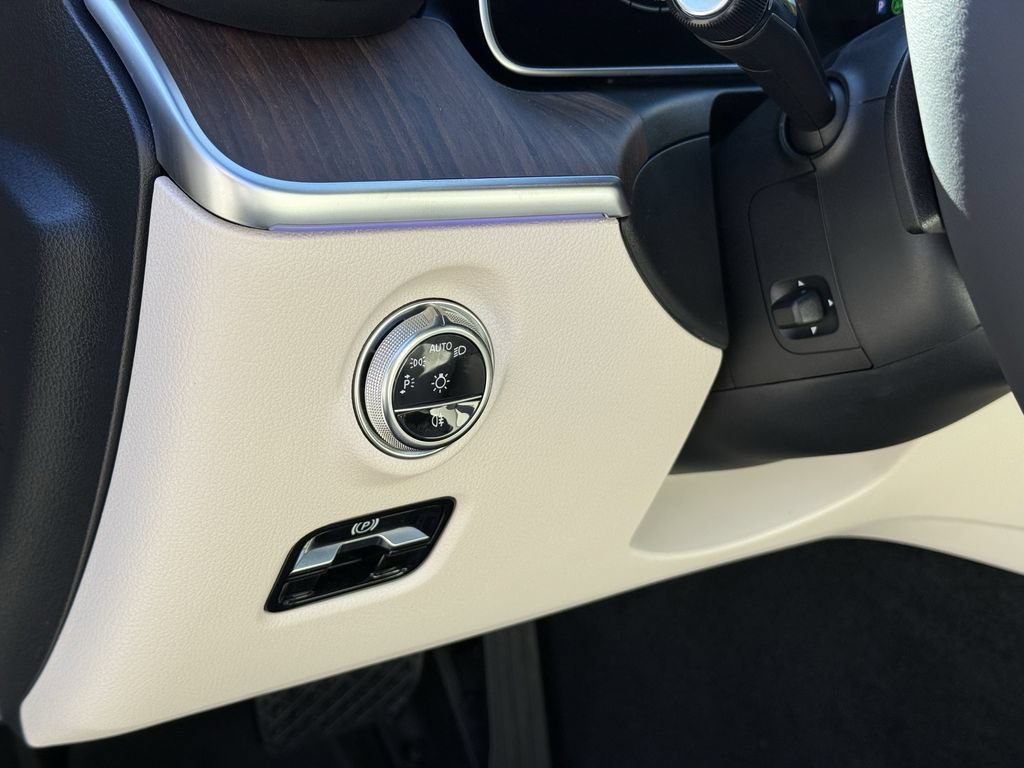 New 2026 Mercedes-Benz C 300 4MATIC Sedan image 16