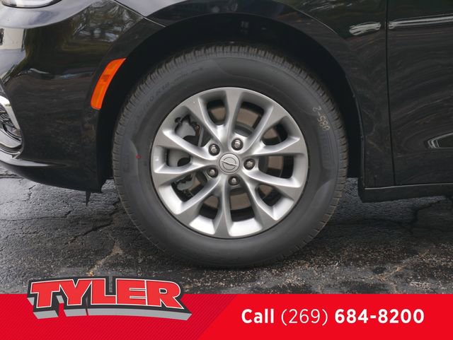 New 2026 Chrysler Pacifica Select AWD/4WD image 45