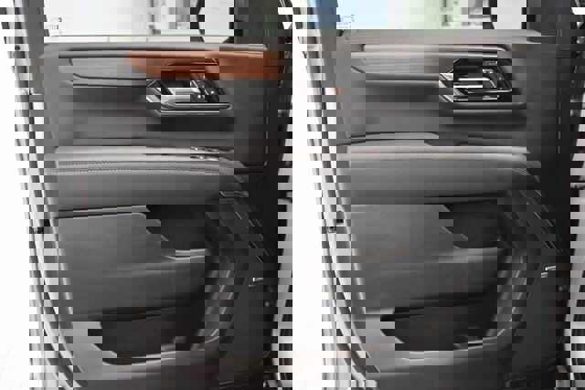 Used 2025 GMC Yukon Denali w/ Denali Reserve Package image 23