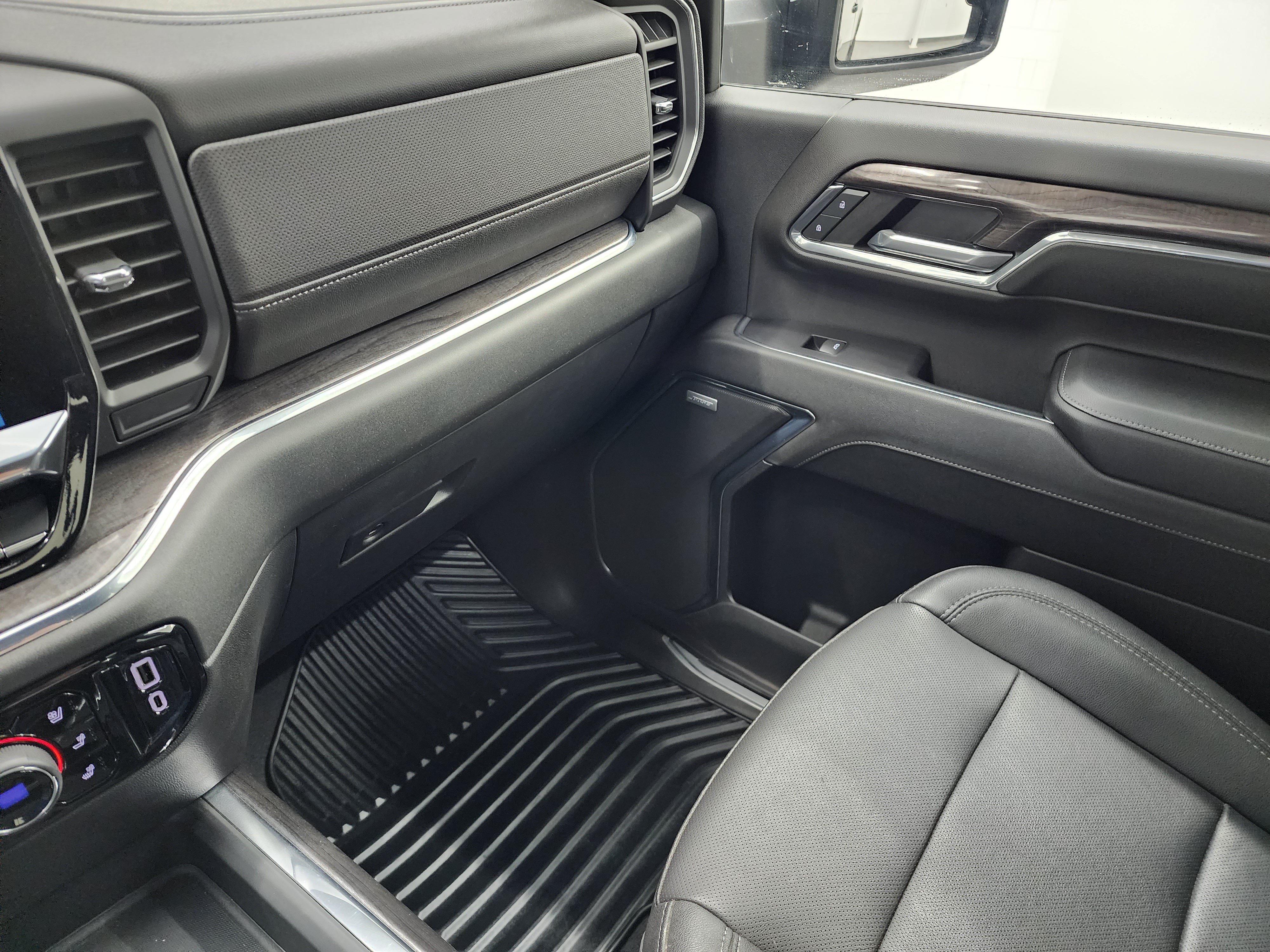 Used 2024 Chevrolet Silverado 2500 LTZ w/ LTZ Plus Package AWD/4WD image 12