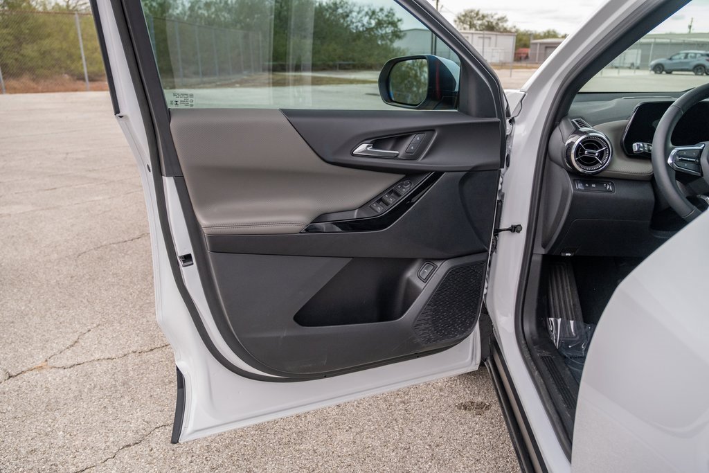 Used 2026 Chevrolet Equinox LT w/ Convenience Package II image 10