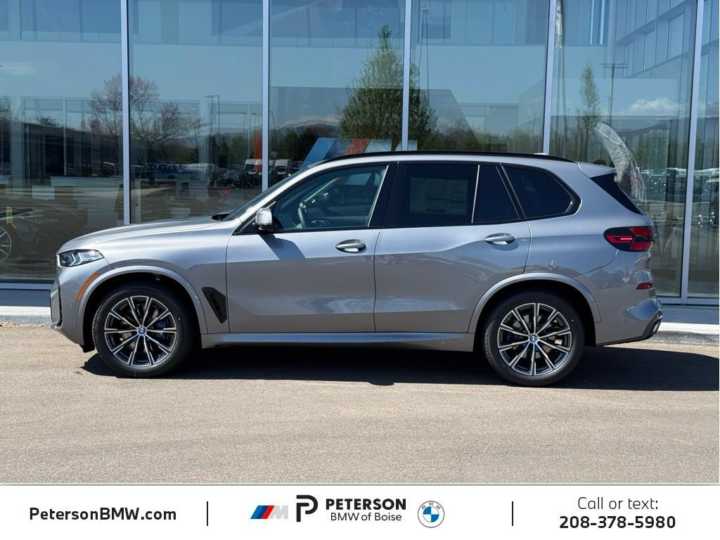 New 2026 BMW X5 xDrive40i w/ M Sport Package AWD/4WD image 2