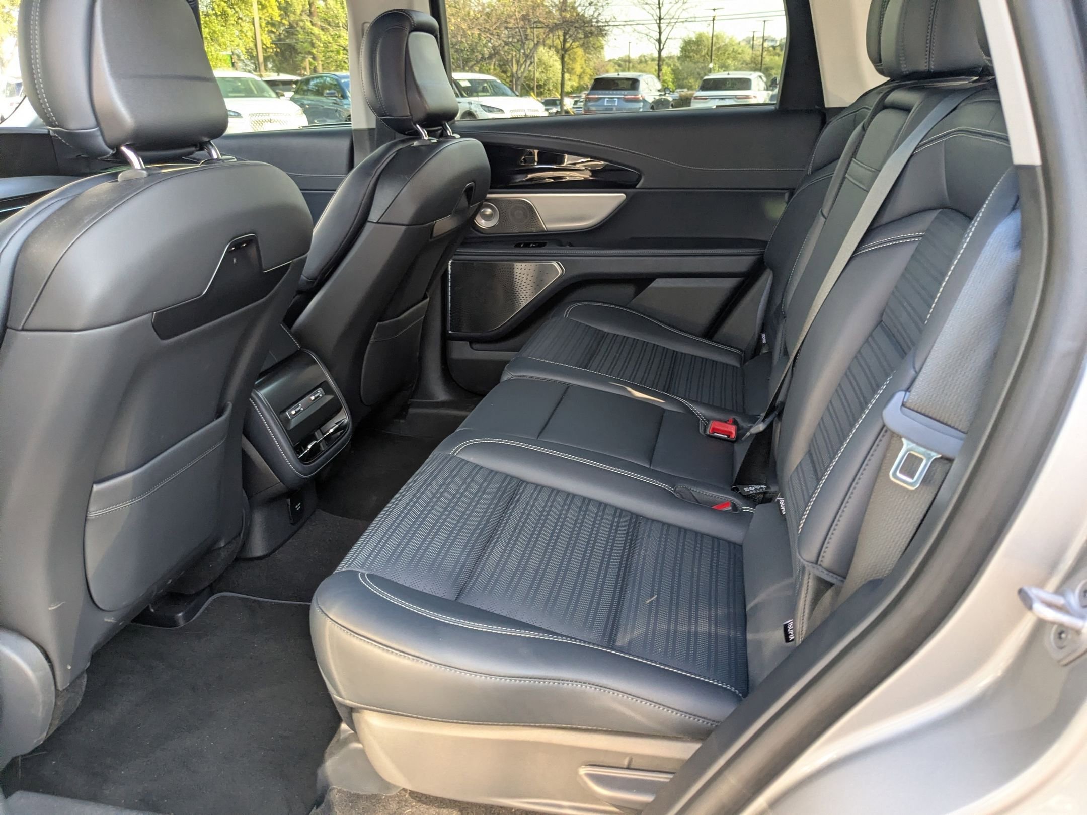 Used 2025 Lincoln Nautilus Reserve image 19