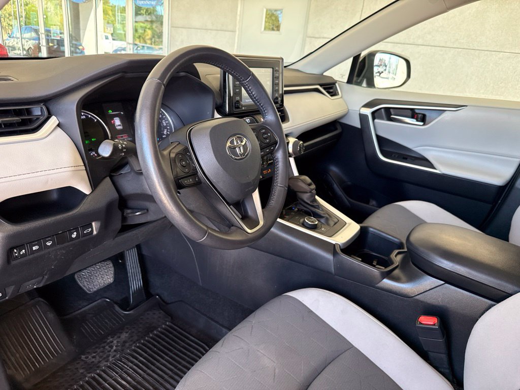 Used 2022 Toyota RAV4 XLE w/ Convenience Package AWD/4WD image 29