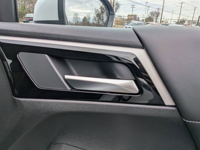 New 2026 Mitsubishi Outlander SE image 32