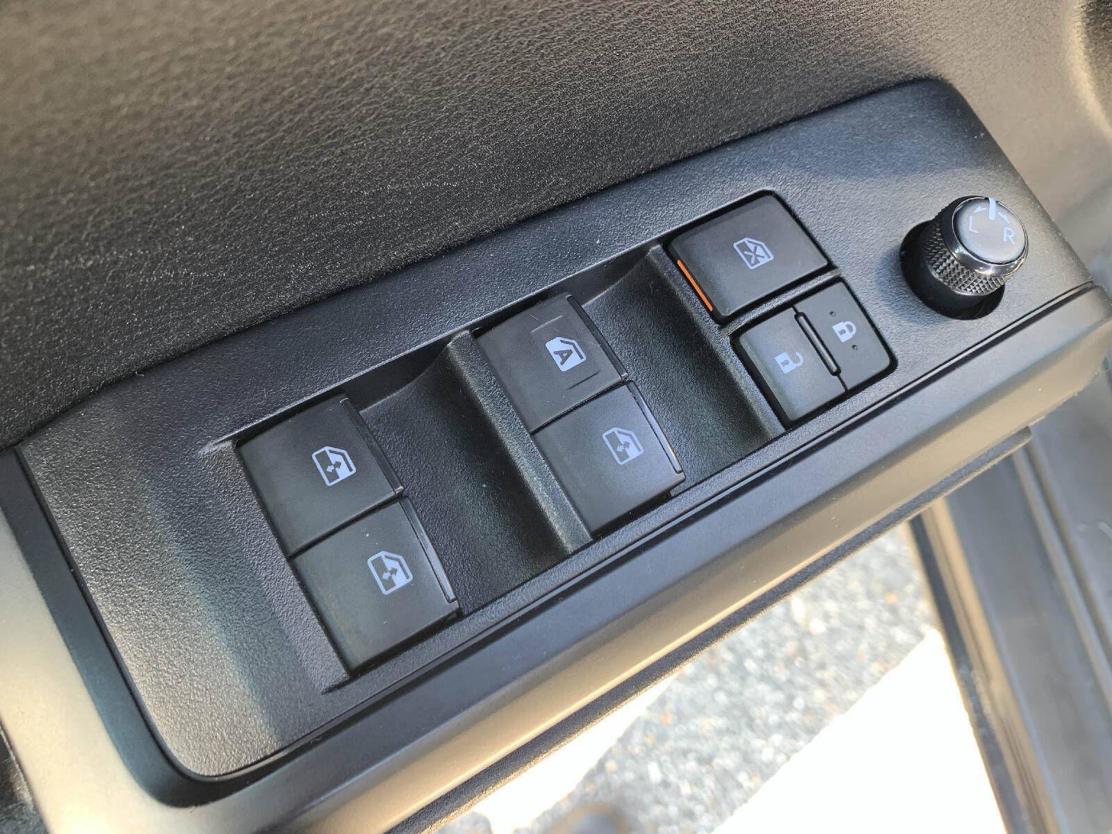 Used 2022 Toyota Tacoma SR AWD/4WD image 12