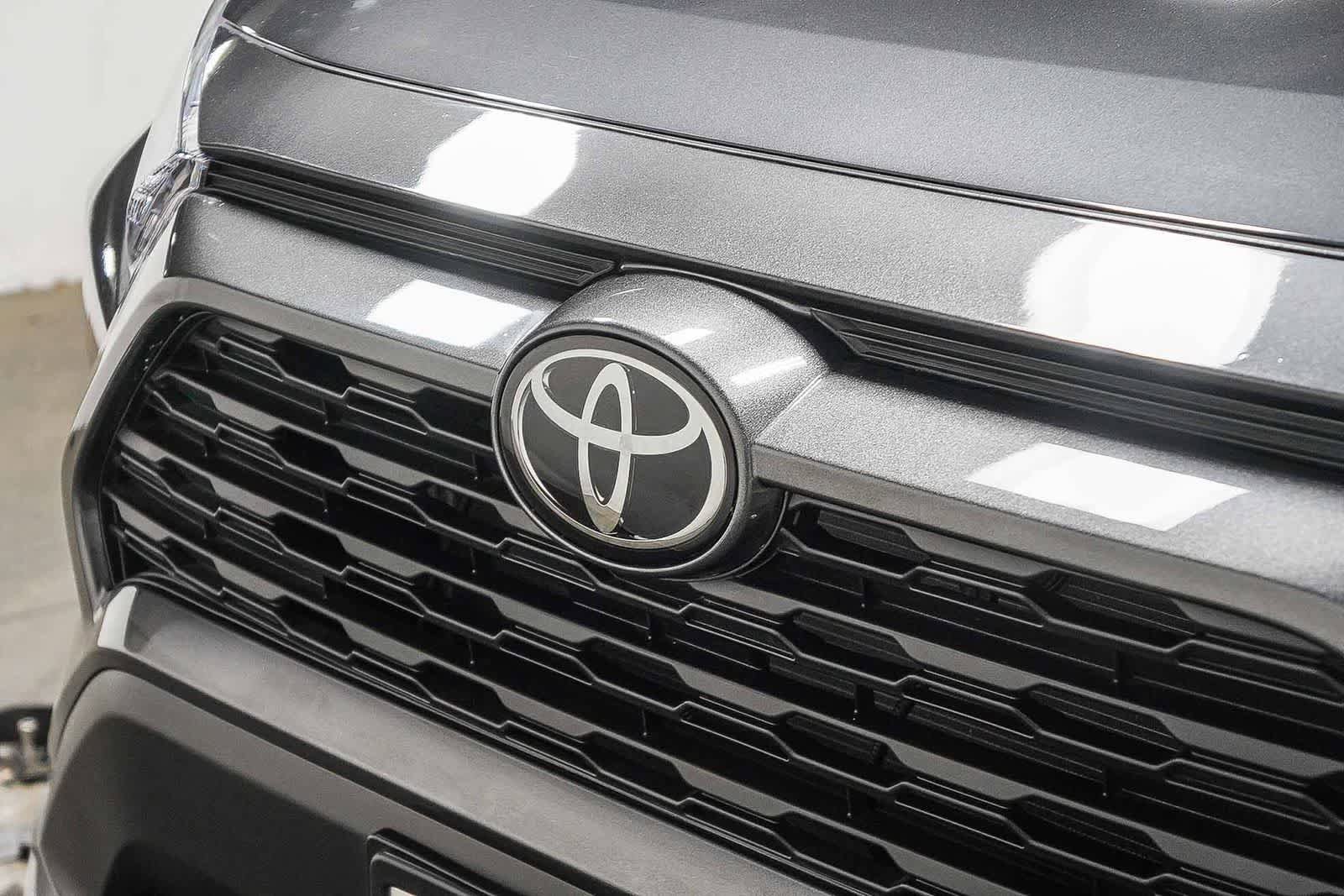 Certified 2025 Toyota RAV4 XLE FWD image 10