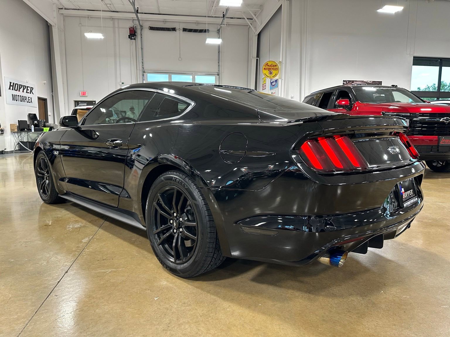 Used 2017 Ford Mustang GT RWD image 5