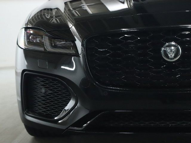 Used 2024 Jaguar XF R-Dynamic SE image 42