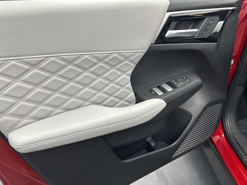 New 2025 Mitsubishi Outlander SEL image 11
