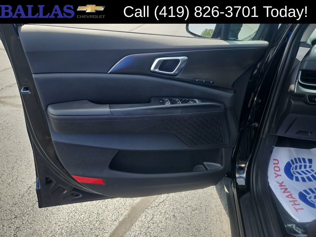 Used 2026 Kia Carnival SX w/ SX Dark Edition Package FWD image 10