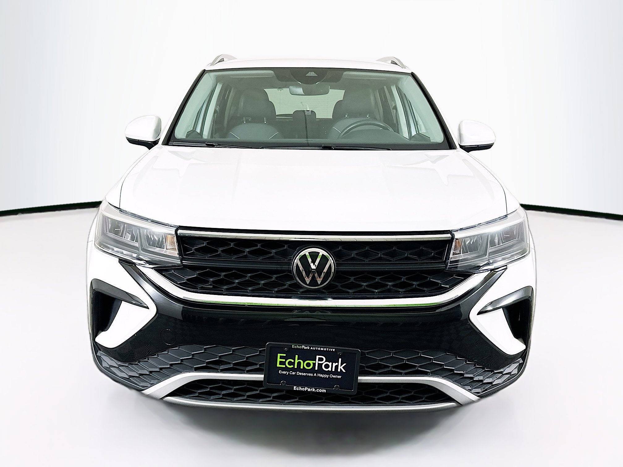 Used 2024 Volkswagen Taos SE image 2