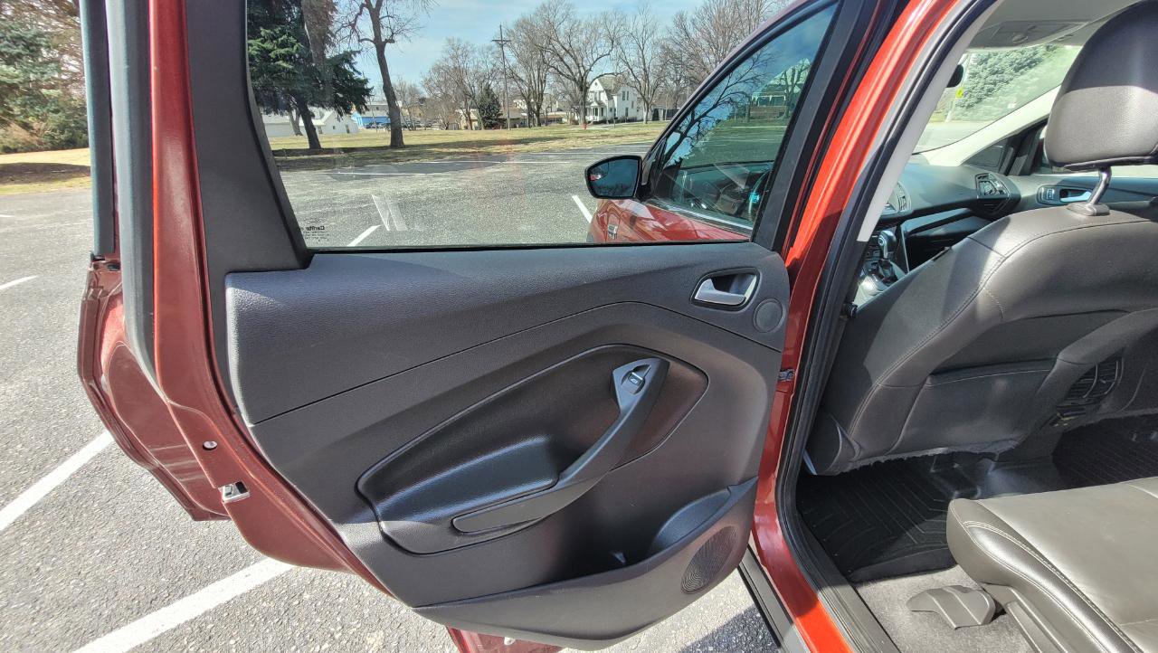 Used 2015 Ford Escape Titanium AWD/4WD image 14