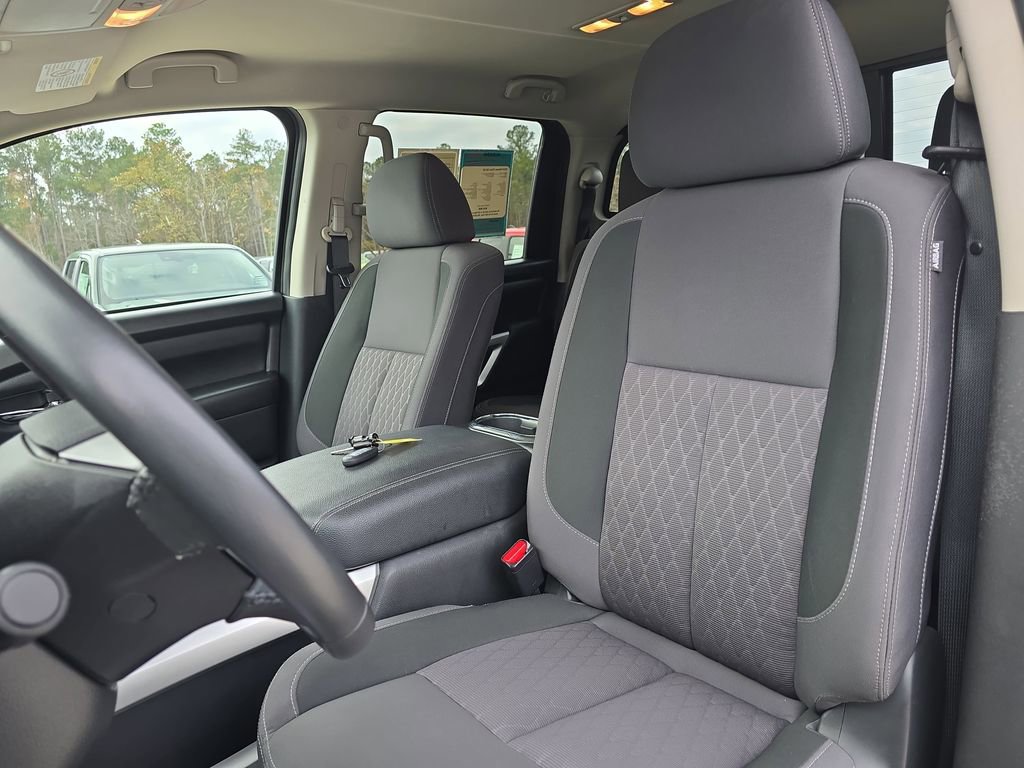 Used 2024 Nissan Titan SV w/ SV Convenience Package image 19