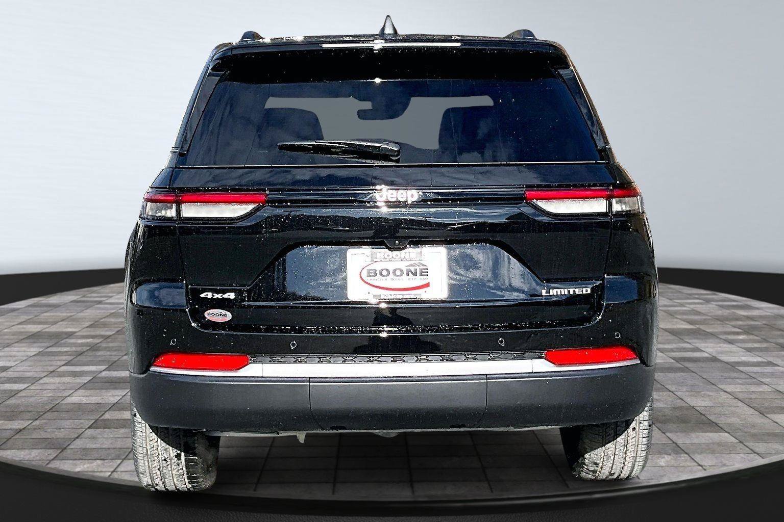 New 2026 Jeep Grand Cherokee Limited w/ Trailer Tow Package AWD/4WD image 4