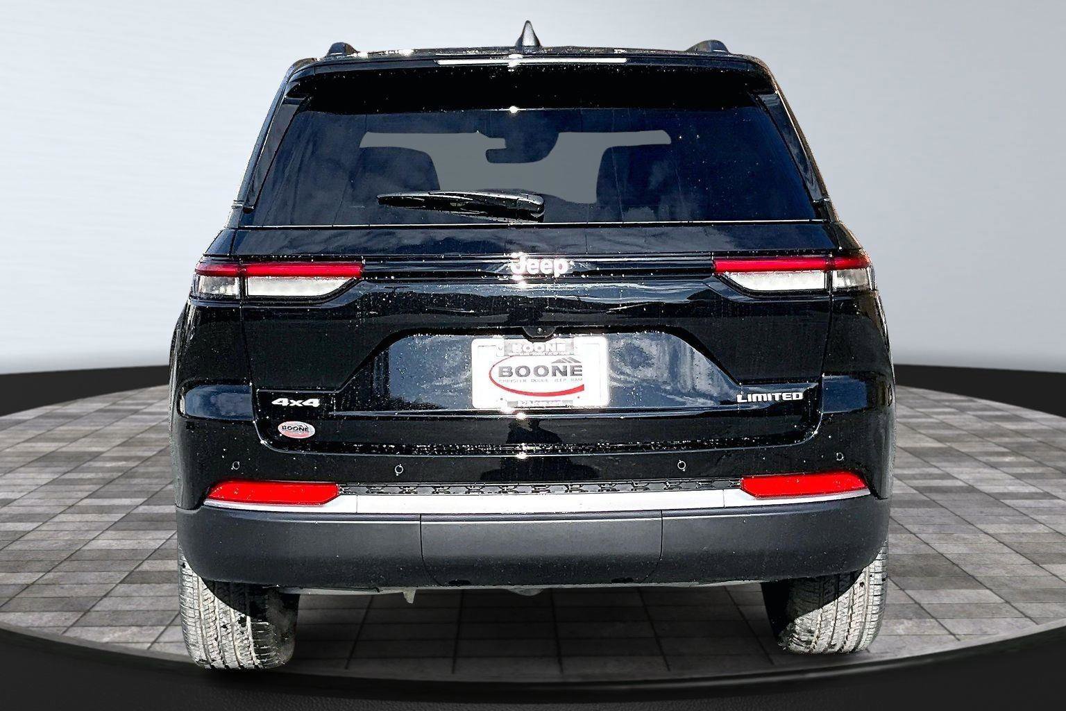 New 2026 Jeep Grand Cherokee Limited w/ Trailer Tow Package AWD/4WD image 4