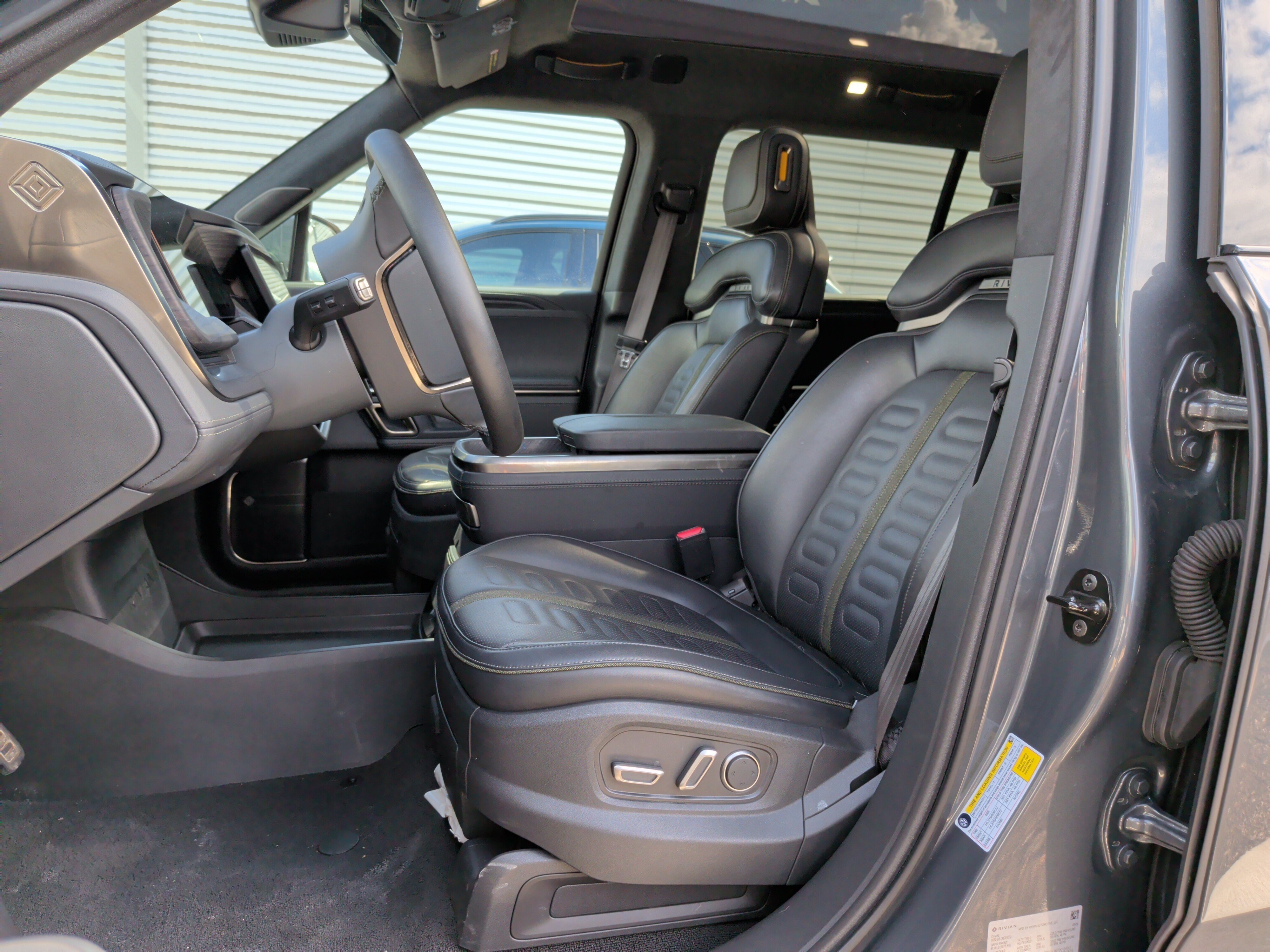 Used 2024 Rivian R1S Adventure AWD/4WD image 17