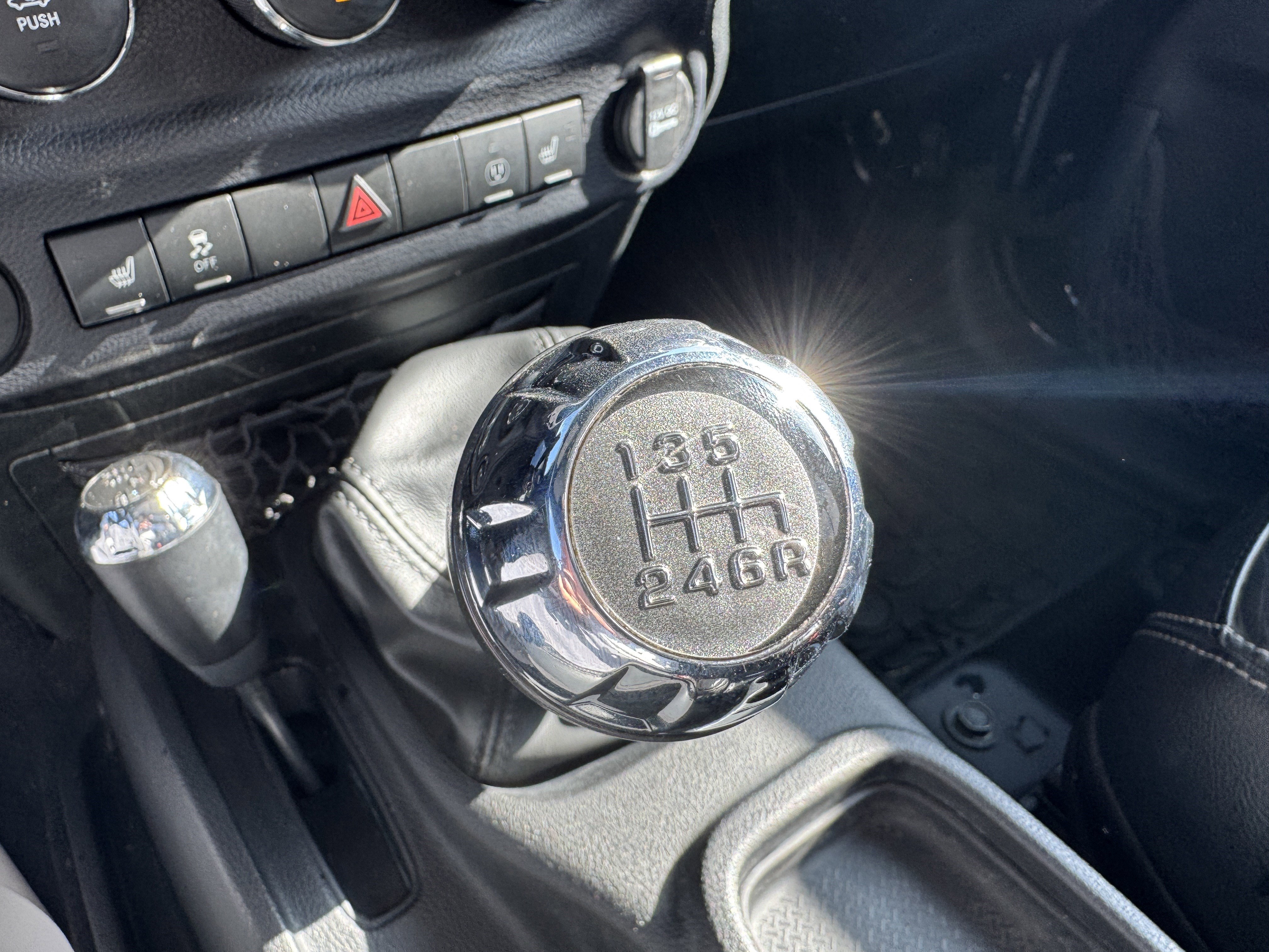 Used 2015 Jeep Wrangler Unlimited Sahara AWD/4WD image 28