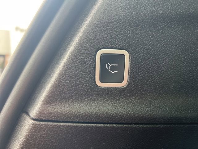 Used 2023 Chrysler Pacifica Limited w/ S Appearance Package AWD/4WD image 27